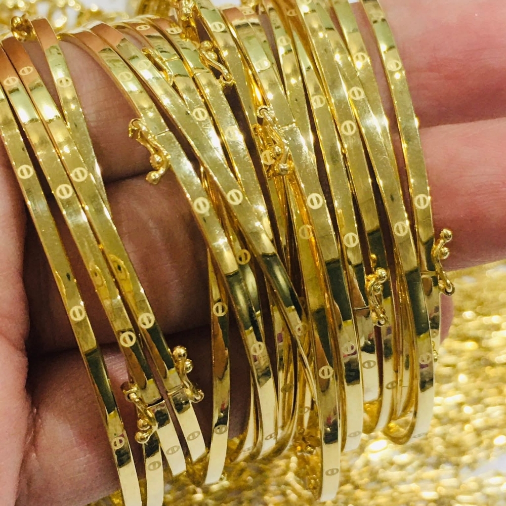 18karat Real  Gold  7 Pcs. Bangle Set  Pawnable Size 15 To 16 With 750 Stamped